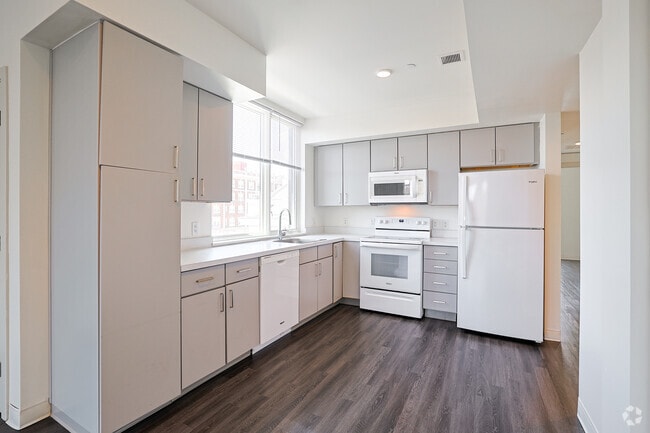 2BR, 1BA - 1,082SF - Kitchen