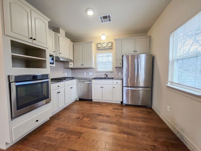 Photo - 4515 Avenue G Ave Unidad B