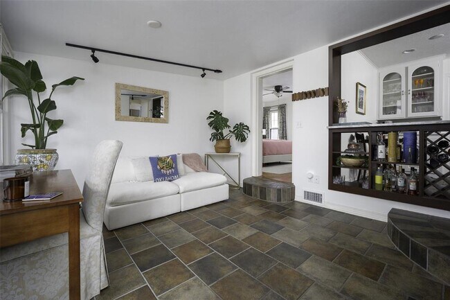 Photo - 717 NW 42nd St