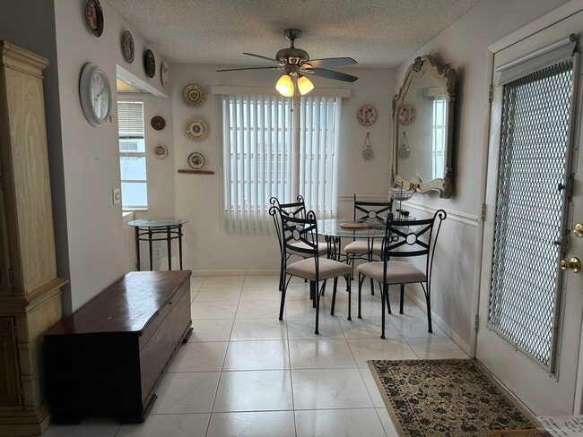 Photo - 415 Saxony Way Unit 415