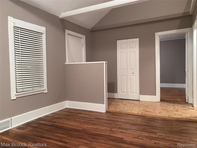 Photo - 510 Stratford Rd