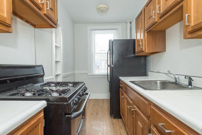 Building Photo - 136 Highland Ave Unit 14