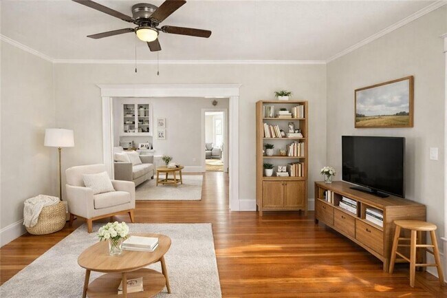 Building Photo - 22 Mayflower St Unit 1