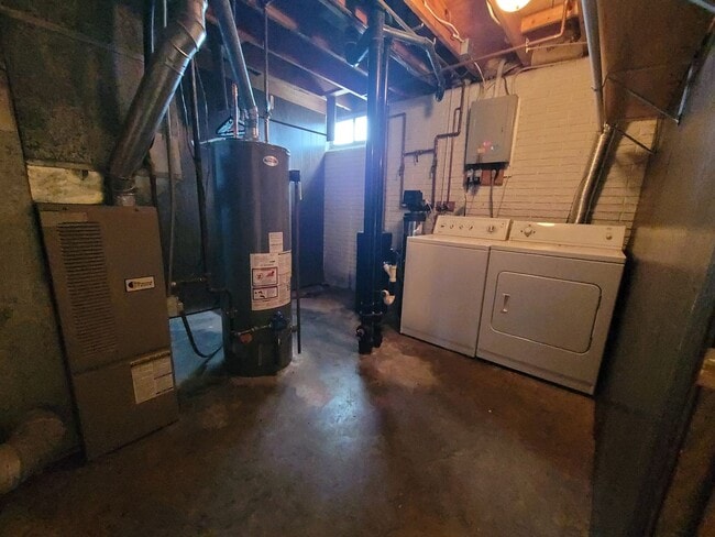 Photo - Marion 3 bedroom 1 bath additional family room, new carpet & Appliances, 1 stall garage, fenced y...