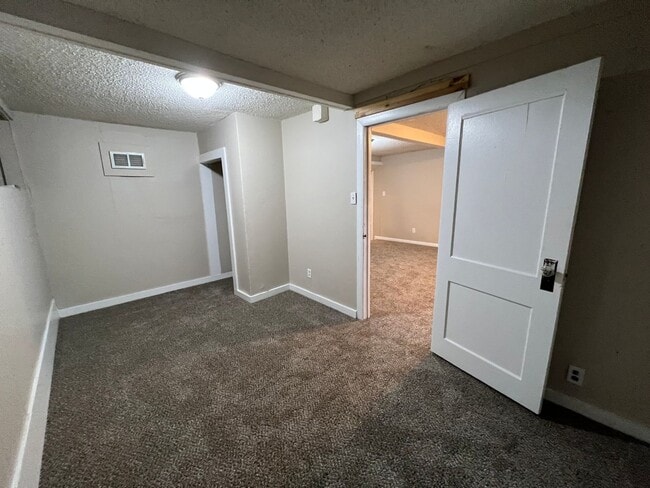 Building Photo - 1709 Laramie St Unit #6