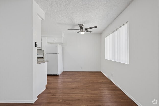 2BR, 1BA - 860SF - Dining Room