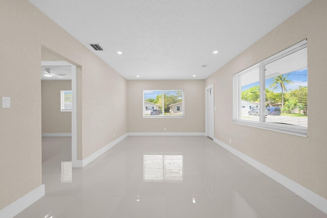 Photo - 832 NE 12th Ave