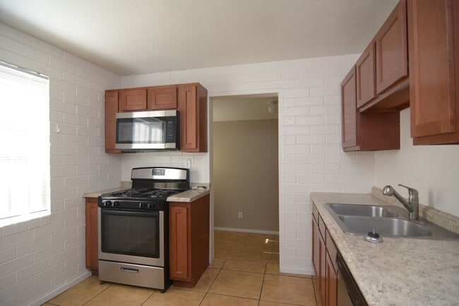 Photo - Charming 2 Bedroom 1 Bath House! South Tucson Location!