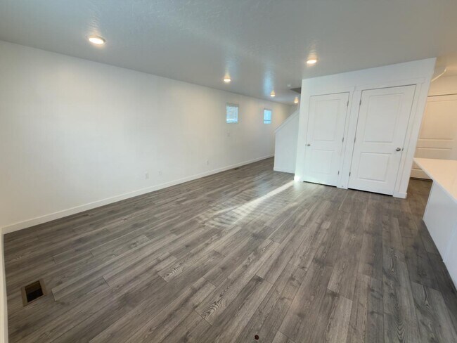 Photo - 223 Pier Ct
