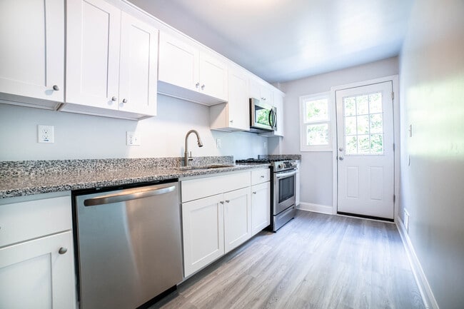 Building Photo - 7475 School Ave