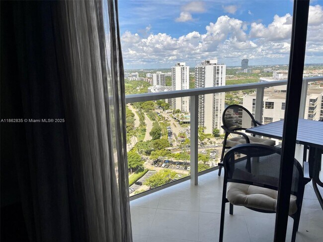Photo - 20281 E Country Club Dr Unidad 2405