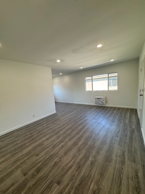 Photo - 15029 Burbank Blvd Unit 4