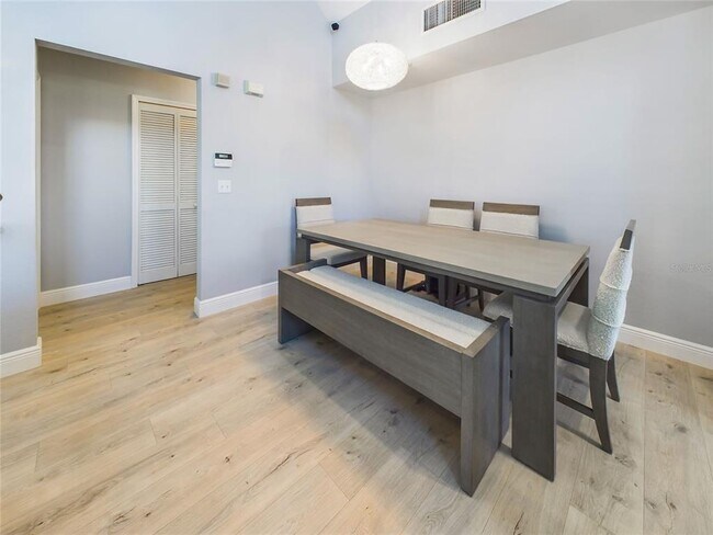 Photo - 5521 Rosehill Rd Unit 203