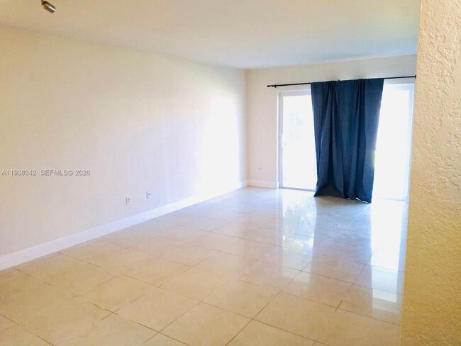 Building Photo - 7410 SW 82nd St Unit K-108