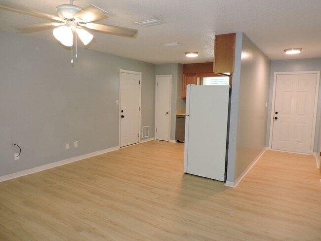 Photo - Easy access to Whiting Field!