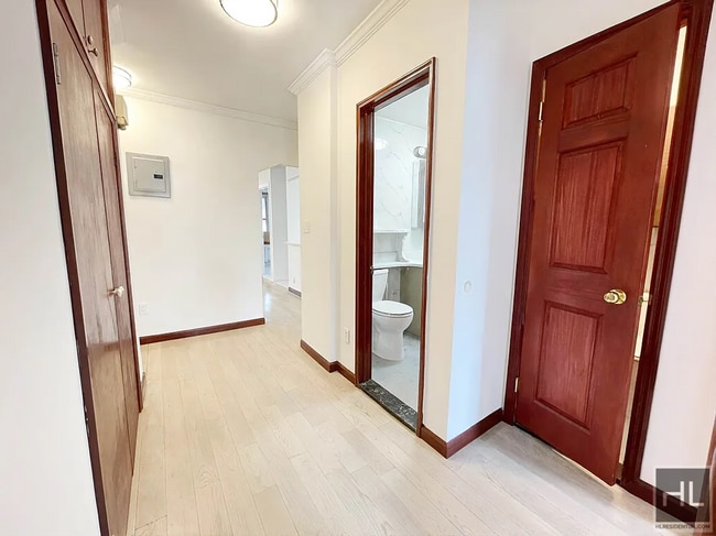 Photo - 23 AVENUE Unit TOP