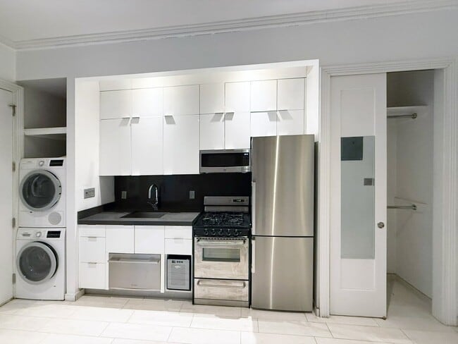 Photo - 7 E 75th St Unit LB