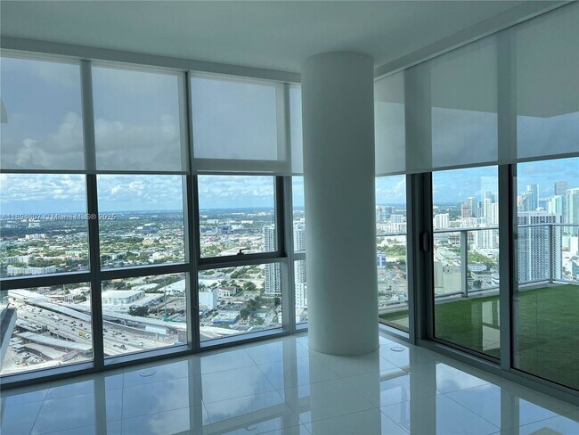 Photo - 851 NE 1st Ave Unit 4101