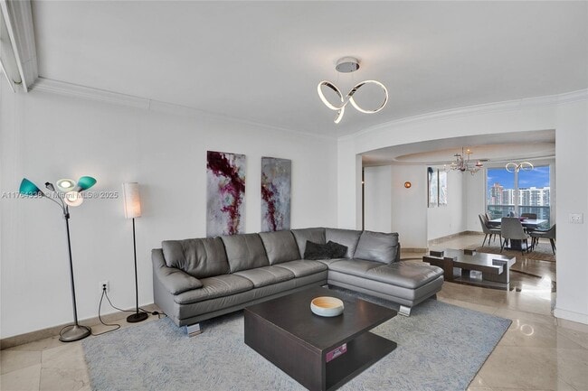 Building Photo - 19111 Collins Ave Unit 2304 Rental