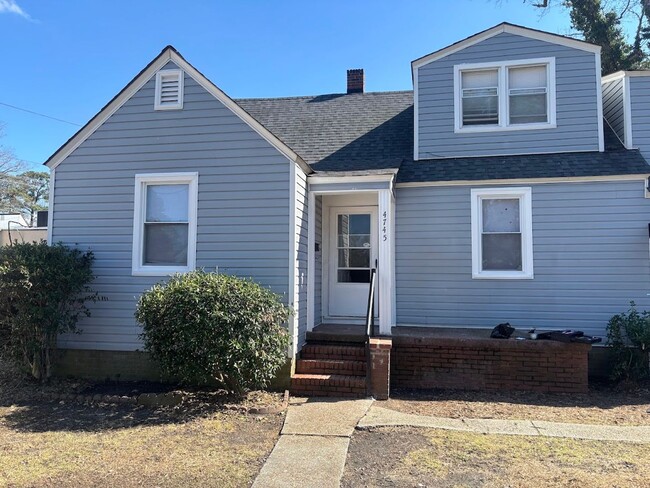 Building Photo - 4745 Lind St Unit A