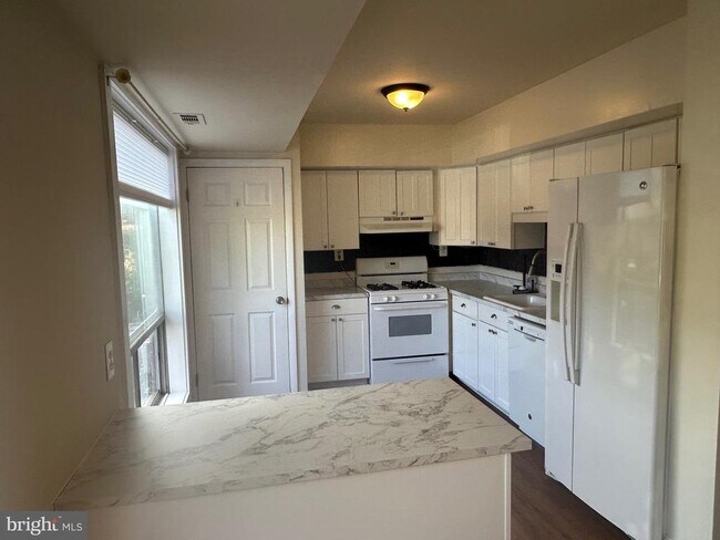 Photo - 10142 Fair Wds Dr