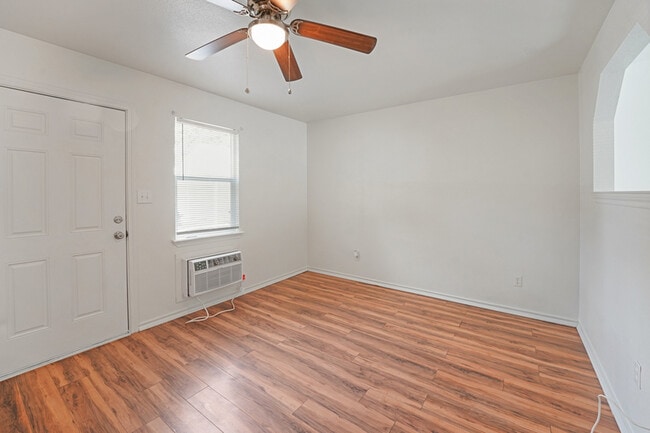 Photo - 720 Pritchett Ln