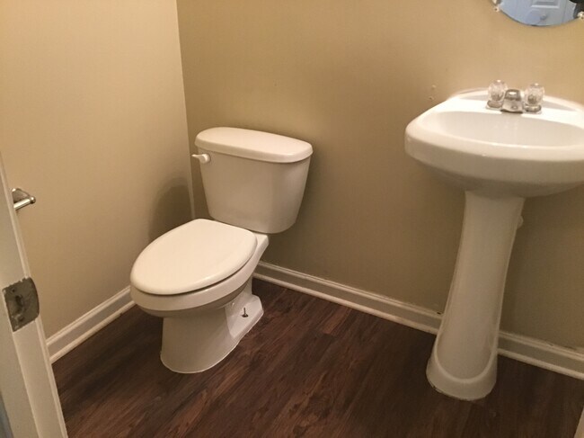 Photo - 8 Sunnydale Ln