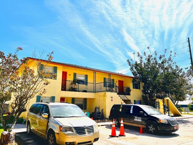 Building Photo - KNOX G Unit 2192 Knox McRae Dr