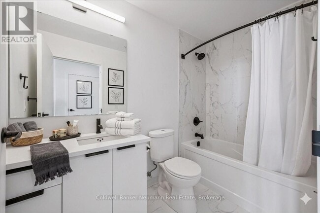 Photo - 120 Huron St Unité 322