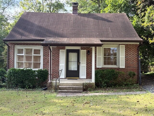 Building Photo - Hardwood floors and beautiful back yard in...