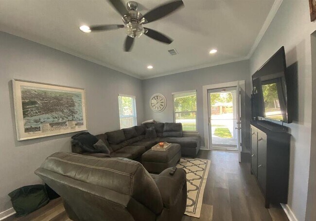 Photo - 1106 W Gregory St House