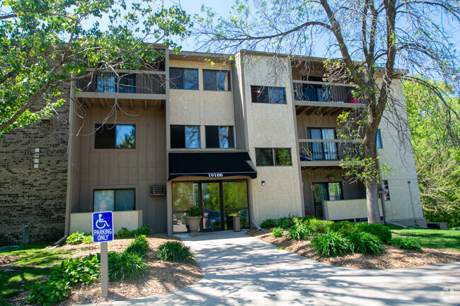 Building Photo - Hunters Ridge Rental