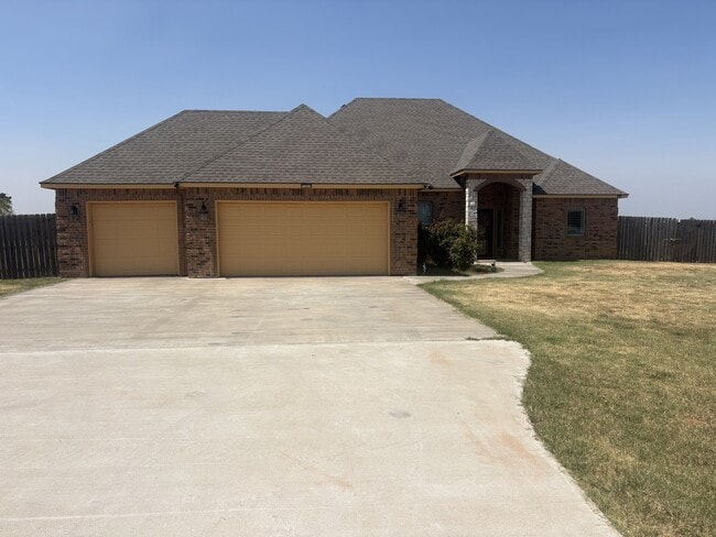 Building Photo - 373 NE Sanders Dr