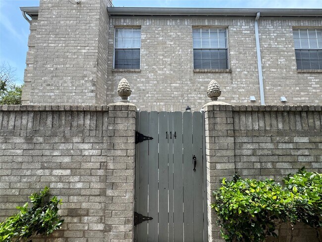 Building Photo - 6500 Sands Point Dr Unit 114 Rental
