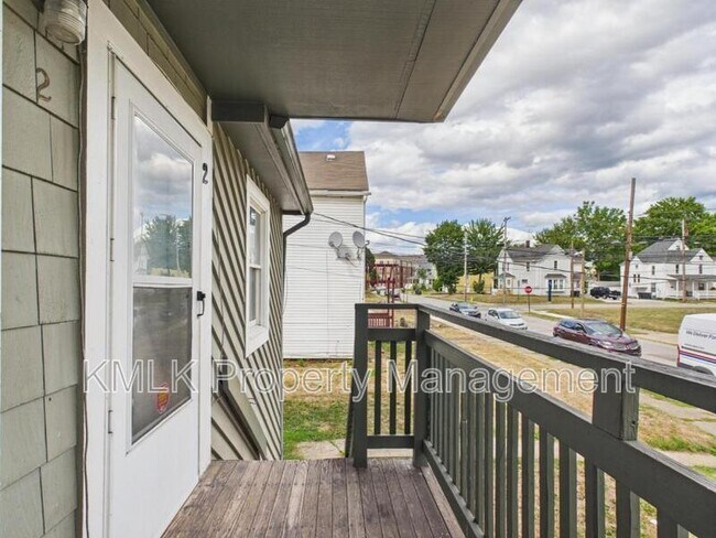 Photo - 456 Allyn St