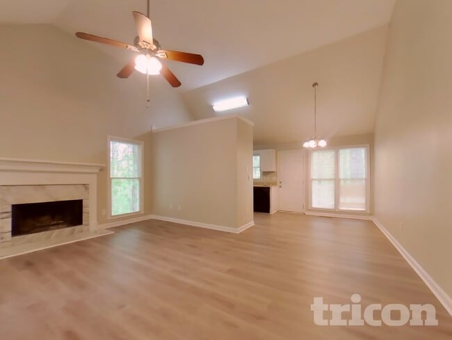 Photo - 450 Amsterdam Way