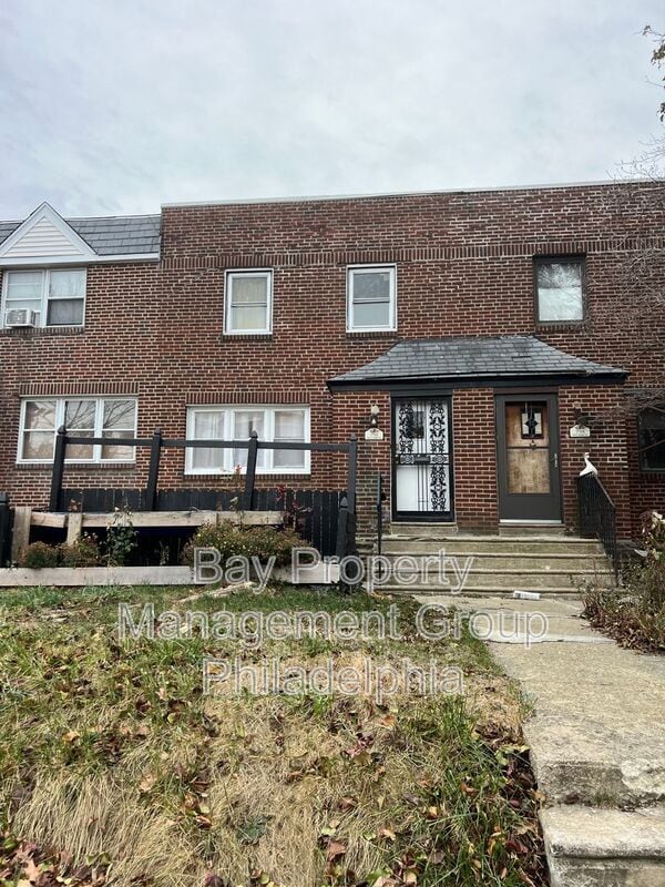 Photo - 7512 Woodbine Ave