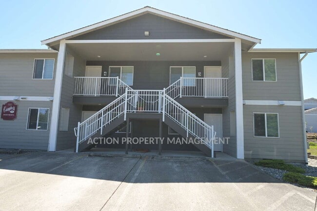 Photo - 2 bed 1 bath, bottom floor apartment in Port Angeles, close to Peninsula College and the Olympic ... Unit #2