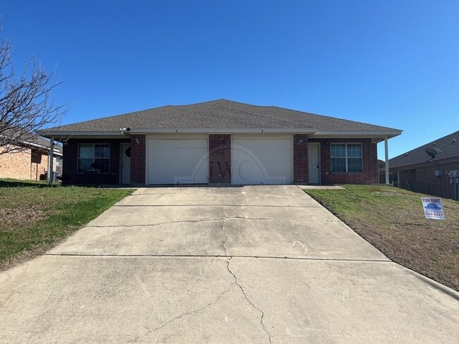Building Photo - 308 Cedar Ridge Dr