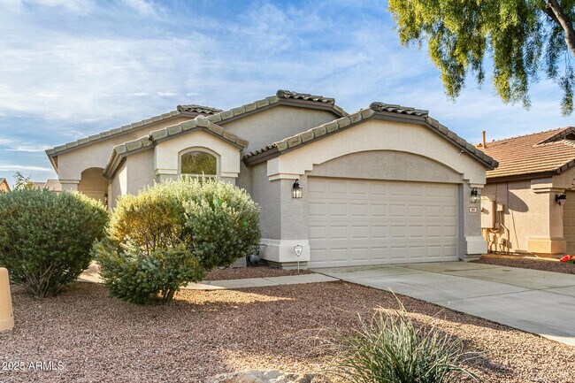 Photo - 911 E Lovegrass Dr