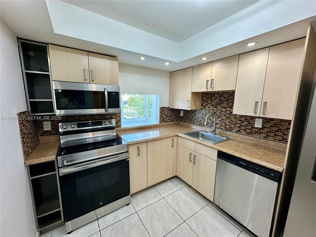 Building Photo - 250 180th Dr Unit 254