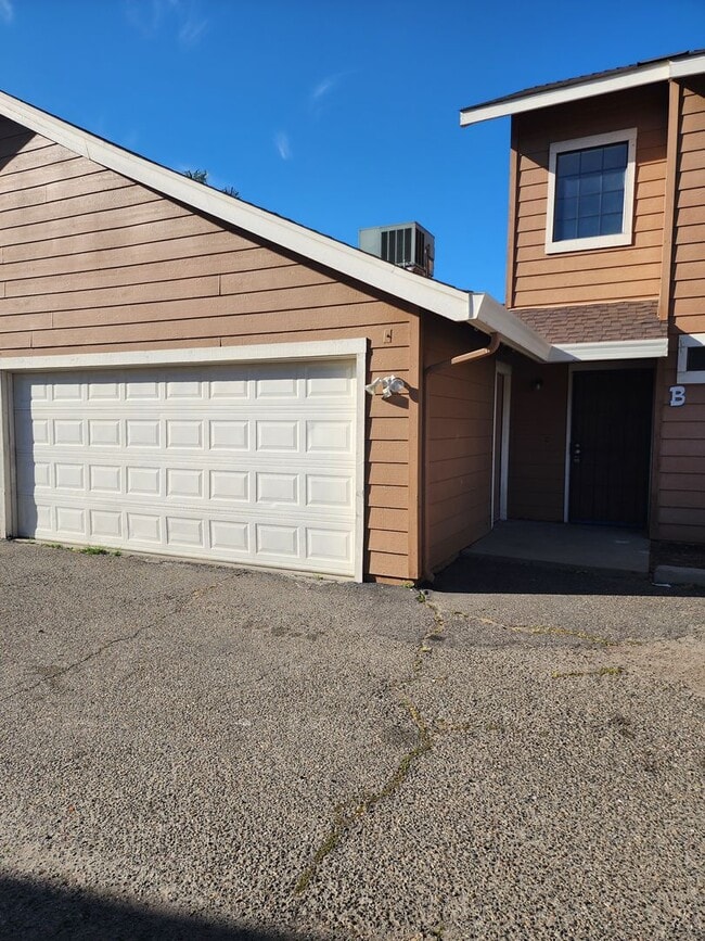 Photo - 1313 Claus Rd Unit B