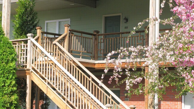 Main and upper level 1-bedroom apartments - Woods at Latimer (1 bed/1 bath community)