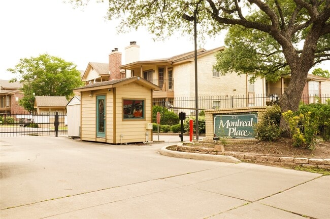 Photo - 2121 Hepburn St