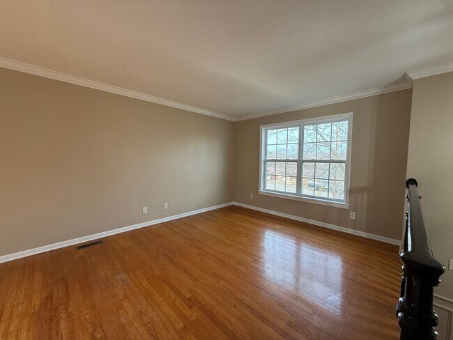 Photo - 220 Brampton Rd