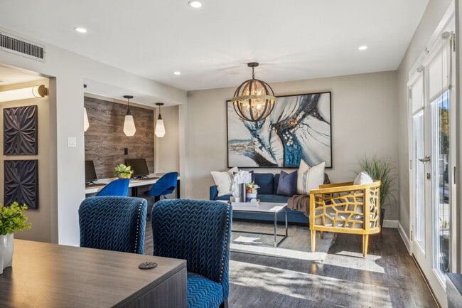 Building Photo - The Ashley at Bluffview Apartments