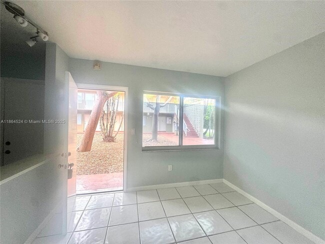 Building Photo - 6310 SW 79th St Unit 2 Rental