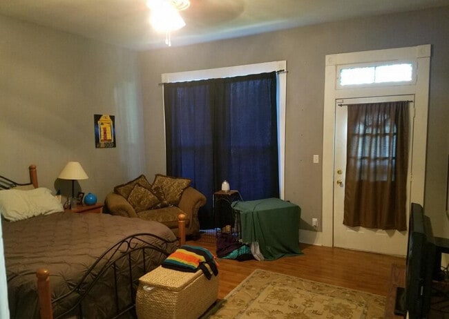 Photo - 1005 Charles St