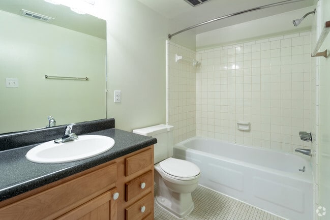 1 BR, 1 BA - 742 SF - Newport Park Apartments