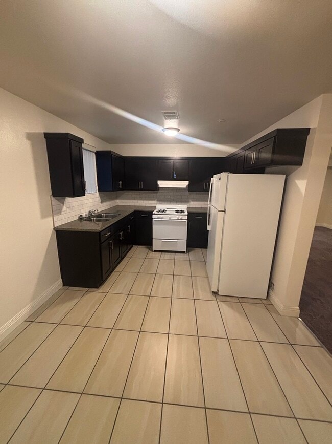 Photo - 424 E 101st St